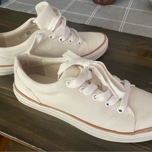 Woman’s Toms Alex Sneaker